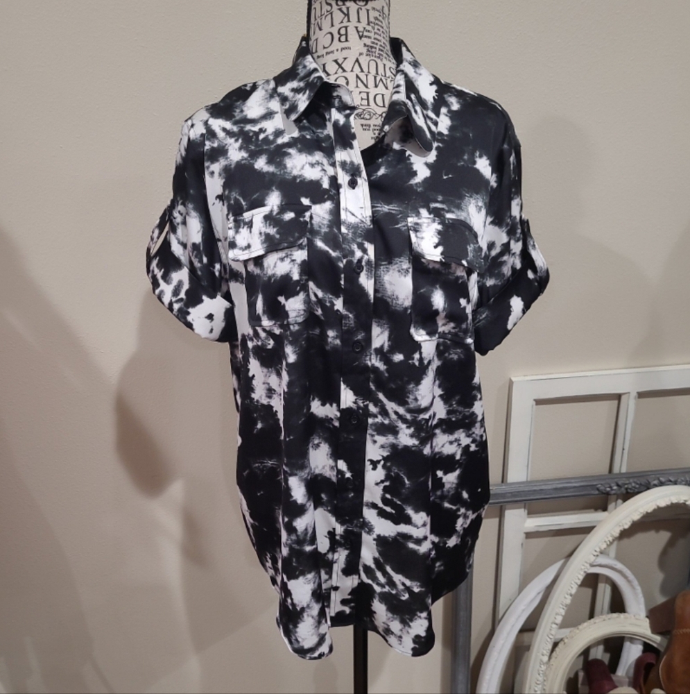 Karl Lagerfeld‎ PARIS Women SZ M black white   button down blouse cap sleeve